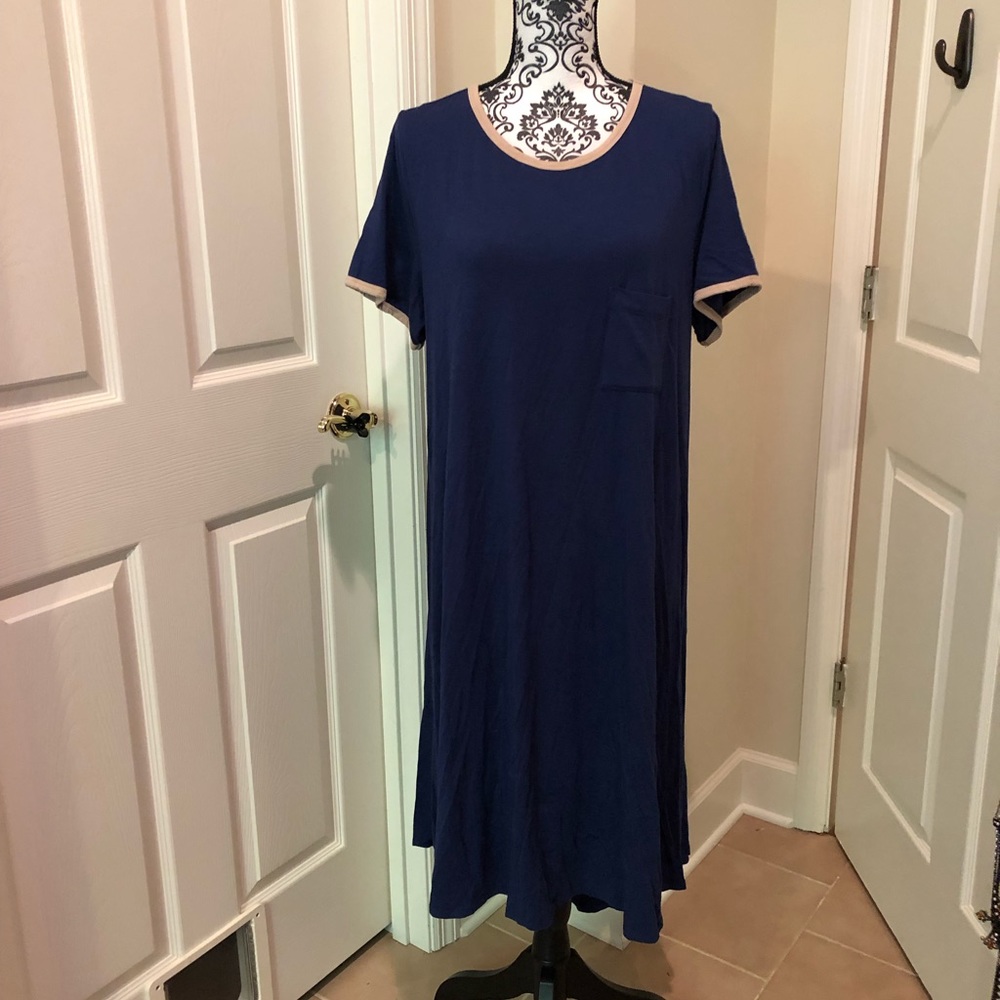 LeLaRoe Carly dress with breast pocket